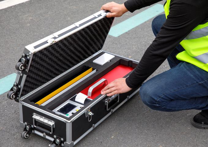 Rétro-réflectomètre pour matériaux de marquage routier B047