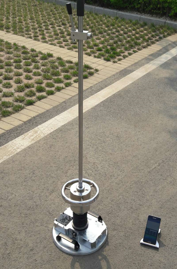 Testeur de module de déformation dynamique par flèche sous poids tombant léger